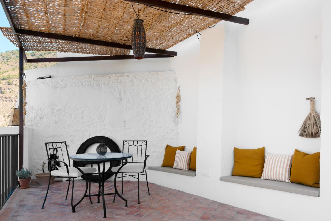 La Amara Lounis - En El Casco Antiguo De