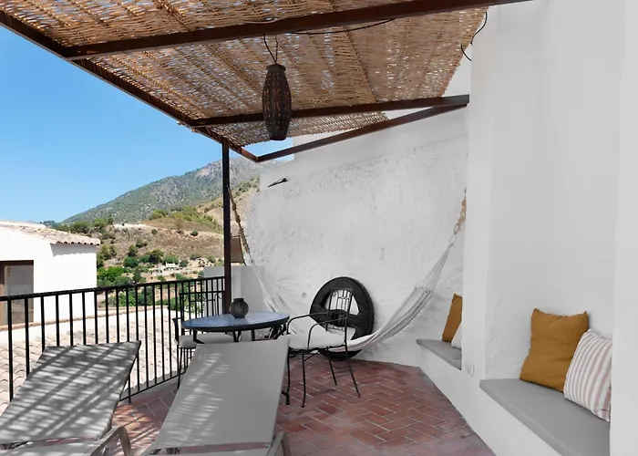 La Amara Lounis - En El Casco Antiguo De Frigiliana