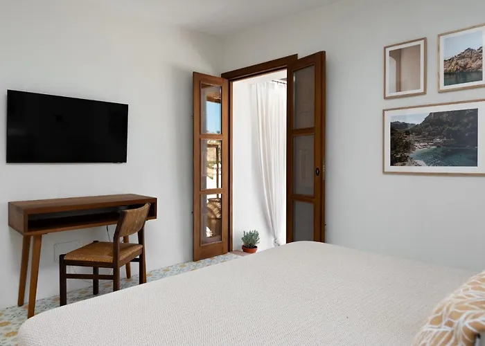 La Amara Lounis - En El Casco Antiguo De Frigiliana
