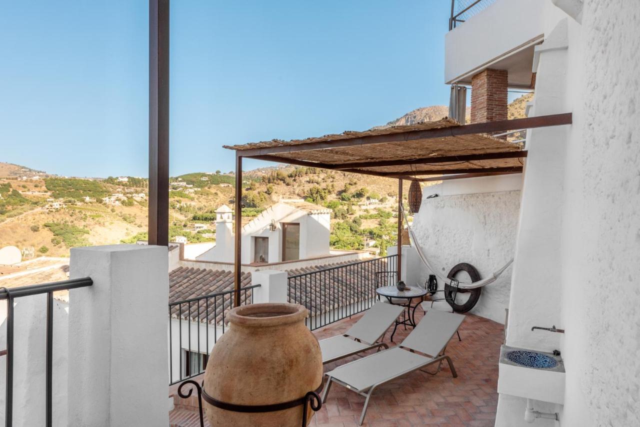 La Amara Lounis - En El Casco Antiguo De *