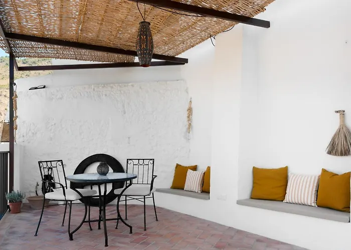 La Amara Lounis - En El Casco Antiguo De Frigiliana